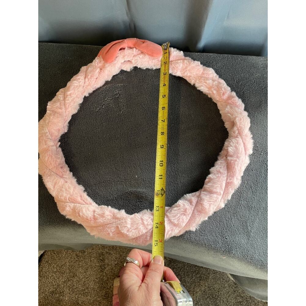 Plush Twisted Pink Steering Wheel Cover with Bow - Picture 2 of 2
